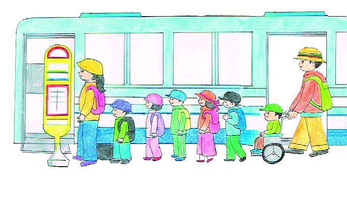 バスていで ならんで バスを まつ 子どもたちと 先生